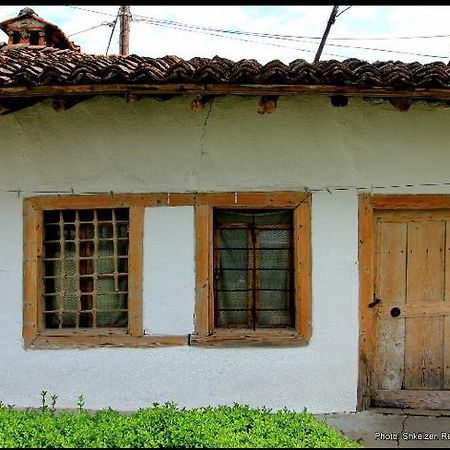 Bujtina Zhaveli Bed & Breakfast Gjakova Exterior photo